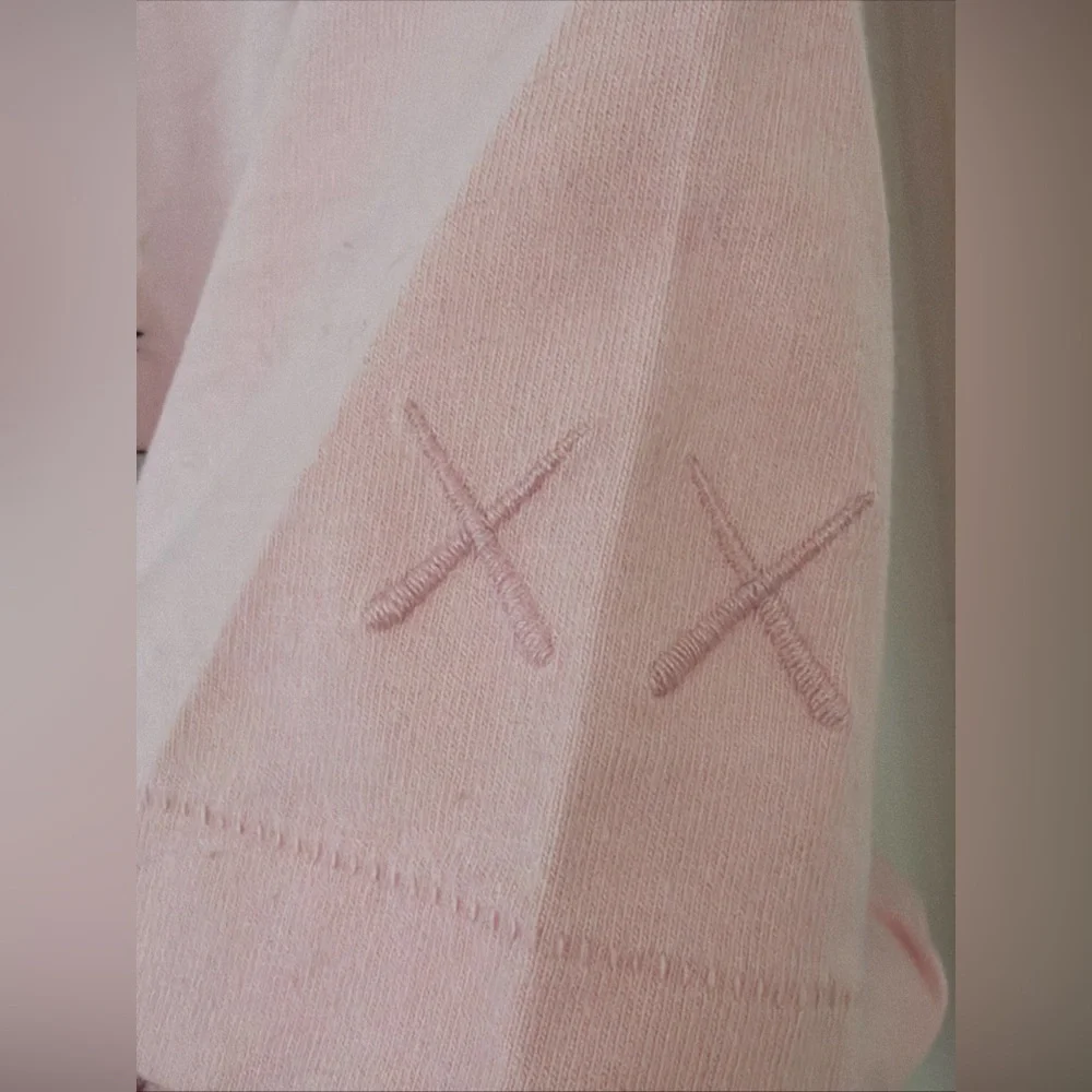 KAWS x UNIQLO Sesame Street PINK ELMO T -SHIRT Size MEDIUM NEW NWT RARE! - Picture 5 of 9